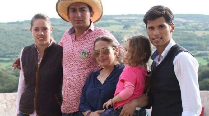 Sara Edith y Francisco Martínez Tentaron en la ganadería De María José