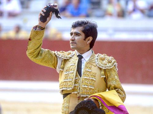 Joselito cosecha una oreja en Vitoria, España