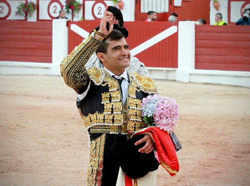 Joselito triunfa en Gijón y sale a hombros