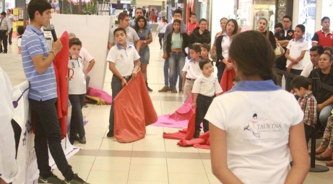 Luis David Adame da clase práctica en Aguascalientes