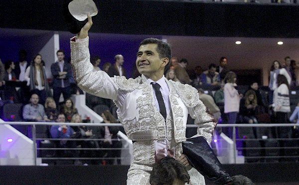 Joselito sale a hombros en Acrópolis