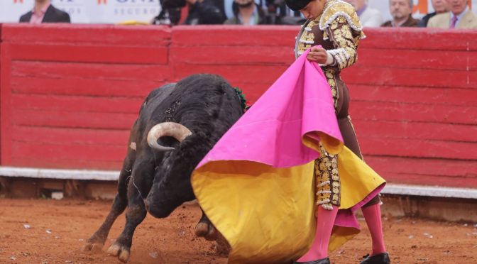 Tarde con detalles …Adame y Roca Rey