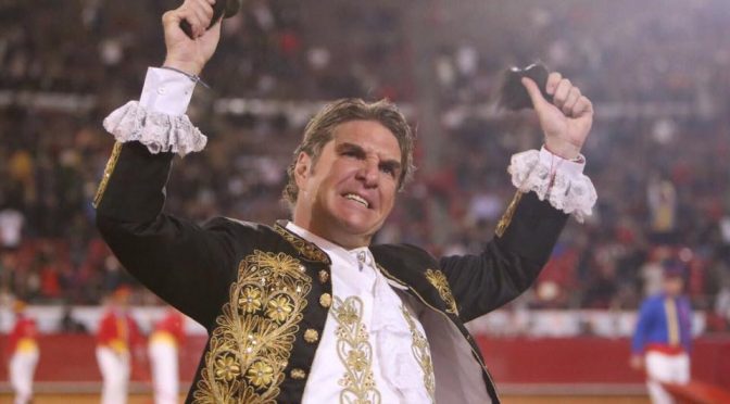 Rodrigo Santos triunfa en su despedida de la México