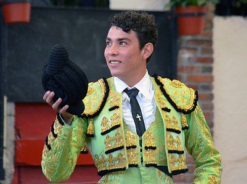 El Charro sufre tres impactos de bala