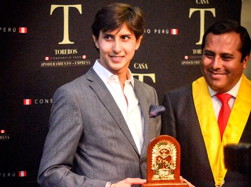 Roca Rey gana el Escapulario de Oro en Lima