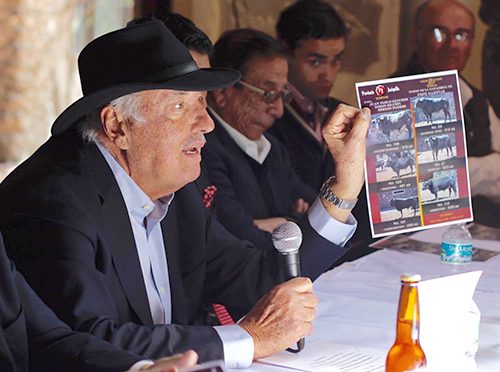 Anuncian corrida en Juriquilla dentro de asamblea de ganaderos