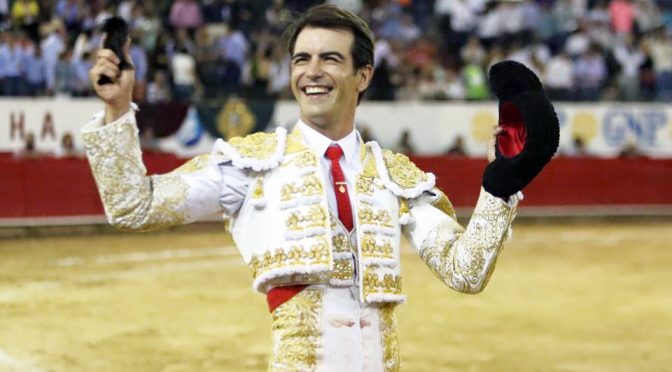Arturo Macías inicia año con fechas en puerta