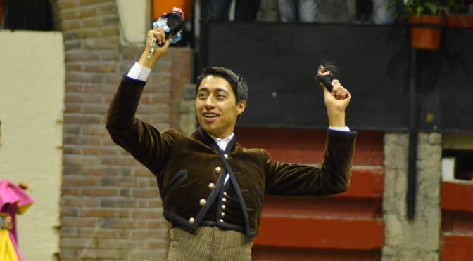 Sergio Flores brilla en Arroyo y corta dos orejas