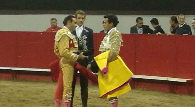 Héctor Gabriel pasea oreja en su alternativa