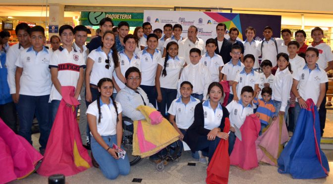 Arturo Macías inspira afición en su tierra…(Fotos)