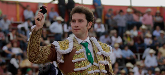 Arturo Saldívar la única oreja en Tula