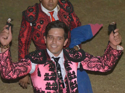 El Chihuahua pasea dos orejas en Tixkokob