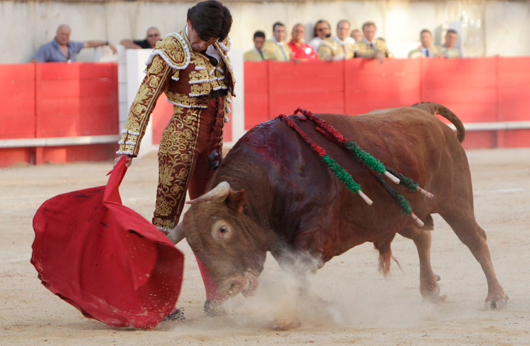 Indulta José Garrido un toro de Jandilla en Nimes, Francia