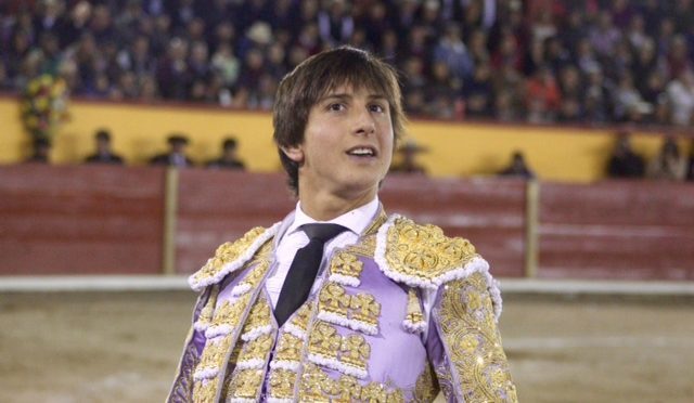 Roca Rey, cornada cerrada y rotura fibrilar en su muslo derecho