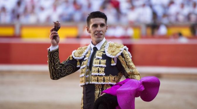 Alejandro Talavante pasea la única oreja en Pamplona