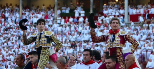 López Simón Ginés Marín a hombros en Pamplona