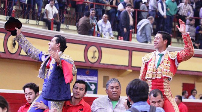 Jerónimo y Sergio Flores a hombros en Teziutlan…(Fotos)