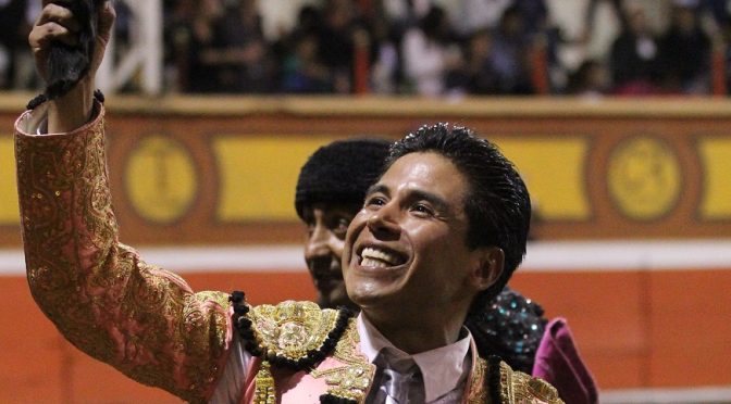 “A hombros” El Rifao en Huamantla