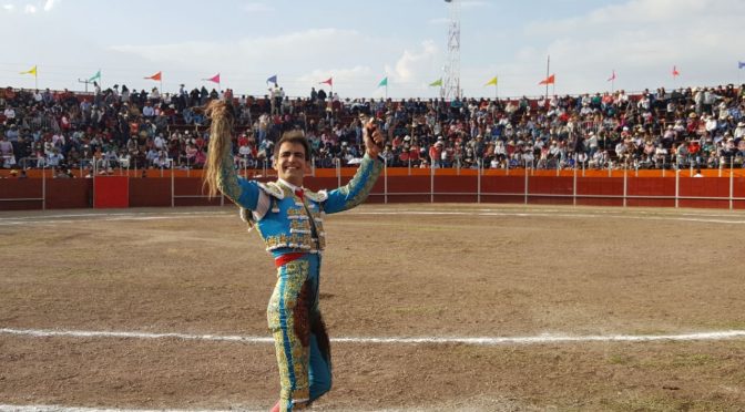Triunfa Arturo Macías en Zempoala; corta tres oreja y rabo
