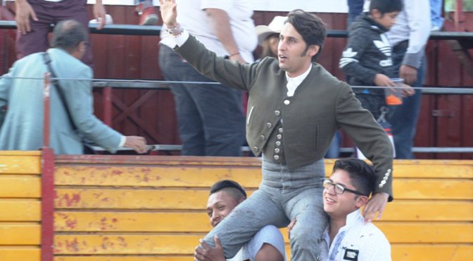 Pepe López triunfa en festival en Chimalhuacán