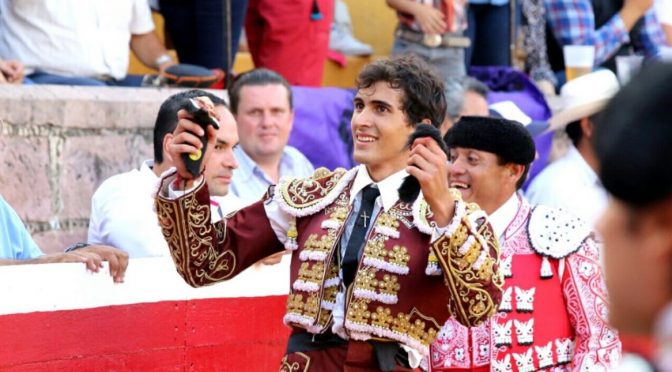 Octavio López triunfa en novillada de San Miguel El Alto