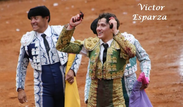 Dos orejas para Miguel Aguilar en la México…(Fotos)