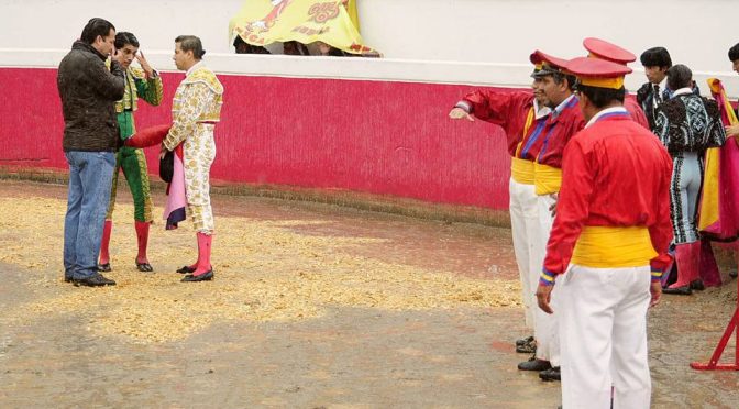 Debido a la lluvia suspenden corrida de Feria del Toro