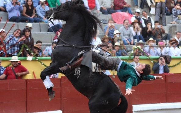 A hombros Andy Cartagena en Apizaco