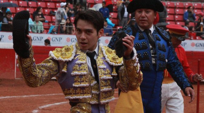 Arturo Soto corta una oreja de peso en La Plaza México