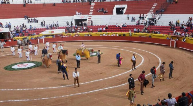 Tres orejas de peso se cortaron en Pachuca