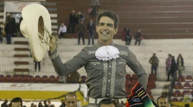 Triunfo de Macías en corrida charra de Pachuca
