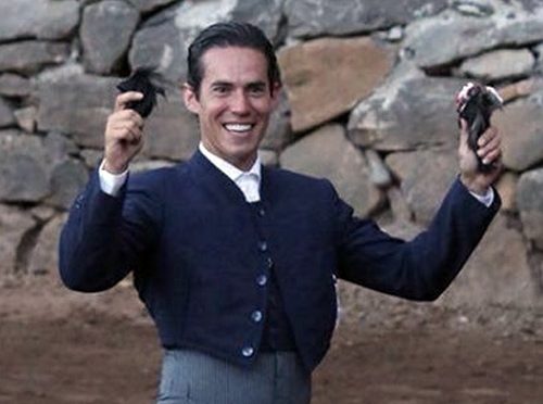 Diego Silveti corta dos orejas en “Los Fernández”