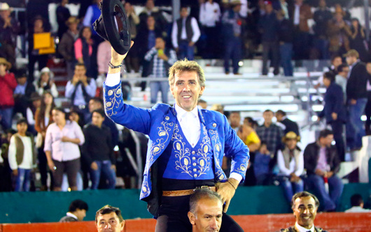 Hermoso de Mendoza a hombros en Ciudad Hidalgo