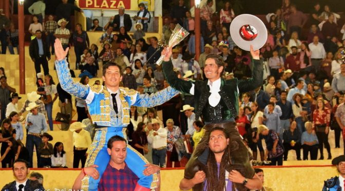 Gamero y Chihuahua a hombros en el Grullo…(Fotos)