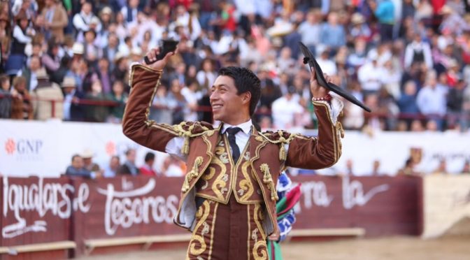 Sergio Flores cortó oreja en la corrida goyesca en León