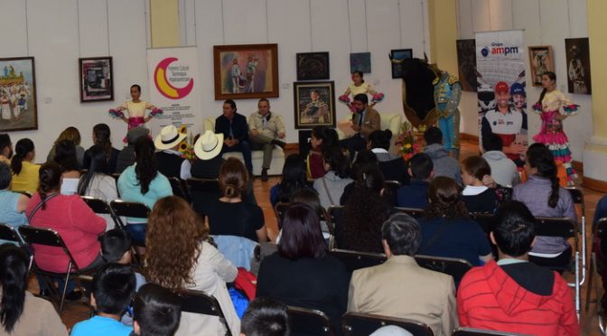 José Antonio Campuzano en tertulia taurina de Autlán