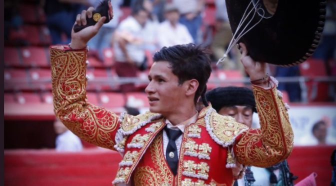 De Santiago corta la única en “Soñadores de Gloria” en La México
