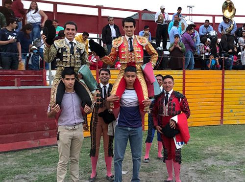 “Calita” y Lorenzo Garza triunfan en festejo de Tecámac