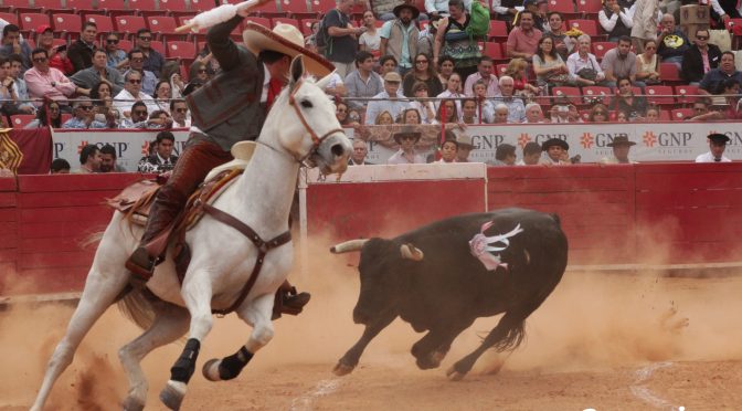 Joaquín Gallo da la única vuelta en la México…(Fotos)