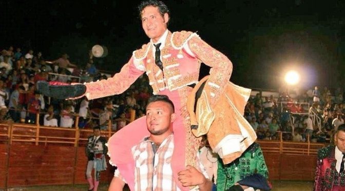 Angelino de Arriaga corta sendas orejas