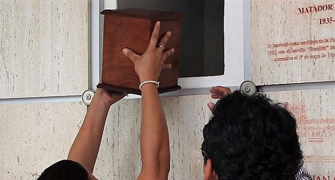 Ceniza de Mario Aguilar están ya en el mausoleo taurino de Aguascalientes