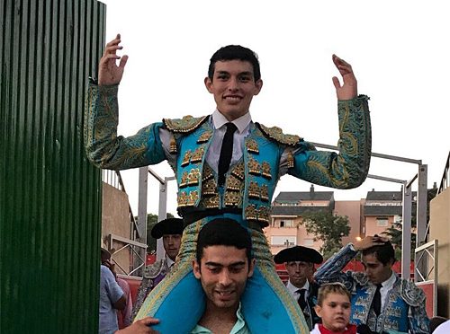 Triunfa en novillero mexicano Isaac Fonseca en Villalba, España