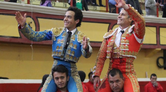 Pizarro y Héctor Gabriel a hombros en Teziutlán