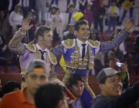 Tarde triunfal en la primera de feria en Pachuca