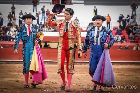 Calita recibe oreja y cornada en Pachuca