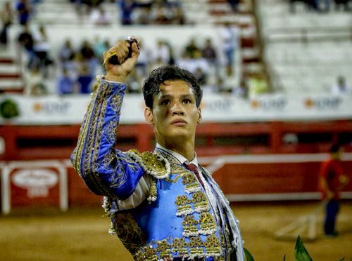 De Santiago e Ibelles cortan oreja en Monterrey